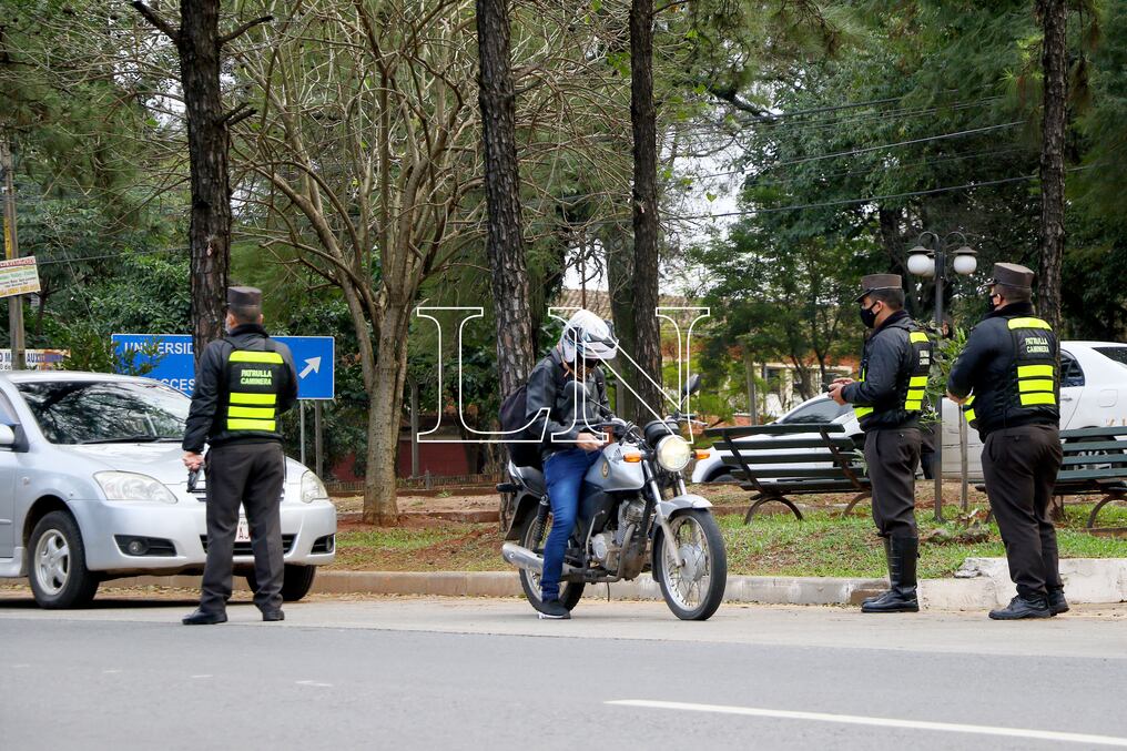 Las habilitaciones vencieron el 30 de junio; sin embargo, la Patrulla Caminera otorgó un lapso de 15 días para que los automovilistas realicen los trámites necesarios. Foto: Christian Meza.