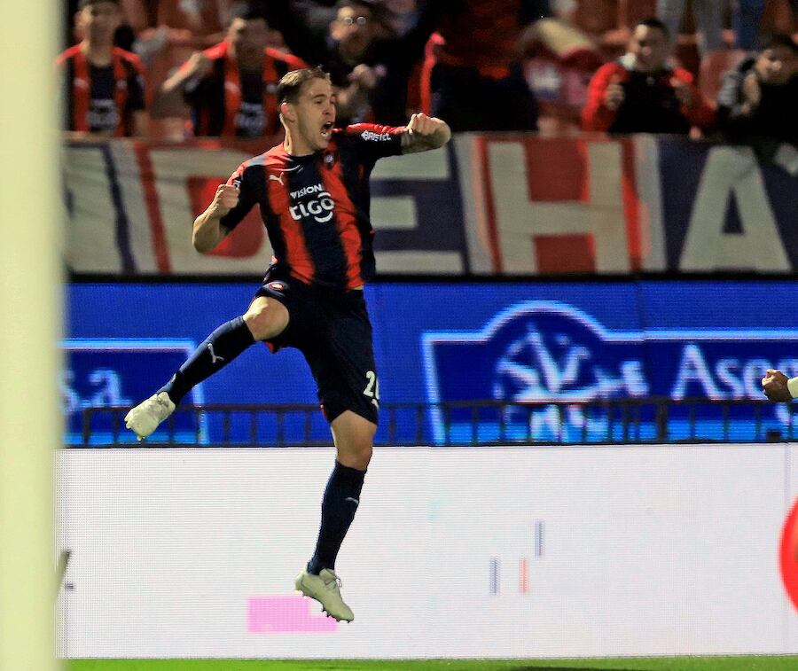 Robert Piris da Motta ya marcó su golazo. Era el segundo para Cerro Porteño, aquí lo grita con todo.