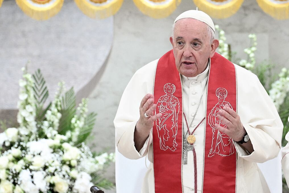 Por primera vez desde su elección en 2013, el argentino Jorge Mario Bergoglio lidera a la Iglesia Católica y a sus 1.300 millones de fieles sin el peso de otro pontífice viviente. Foto: AFP.