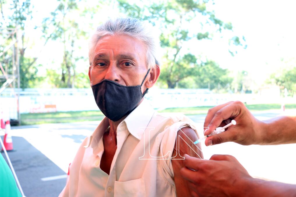 Salud Pública informó que 6 de cada 10 adultos mayores de 60 años no cuentan con la tercera dosis, por lo que se exponen a las formas graves de la enfermedad causada por el COVID-19. Foto: Nadia Monges.
