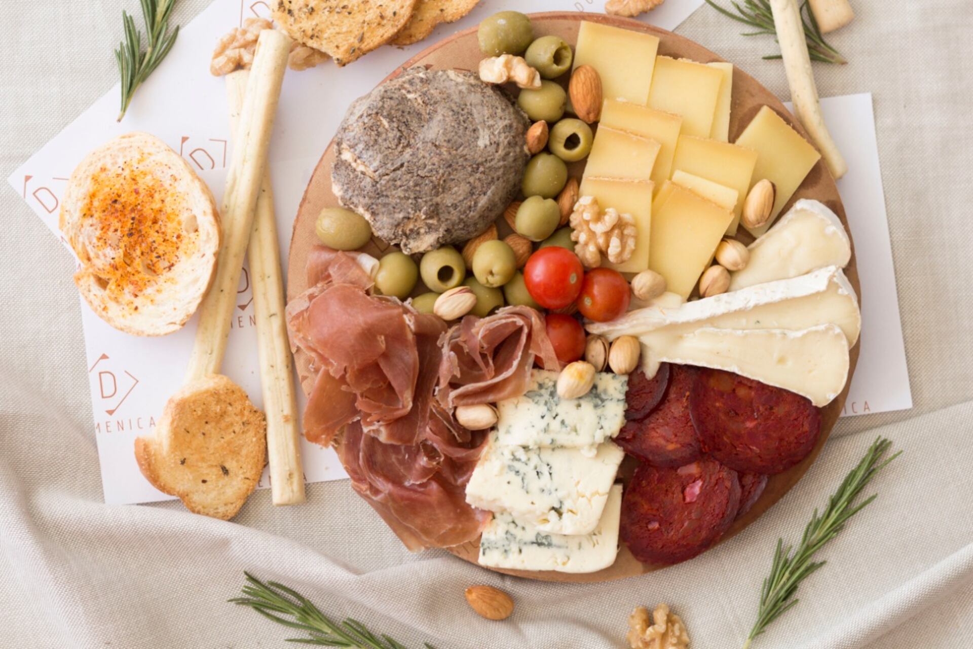 Domenica Tablas es la idea que surgió para compartir un momento especial alrededor de una picada en familia o con amigos. Foto: Gentileza.