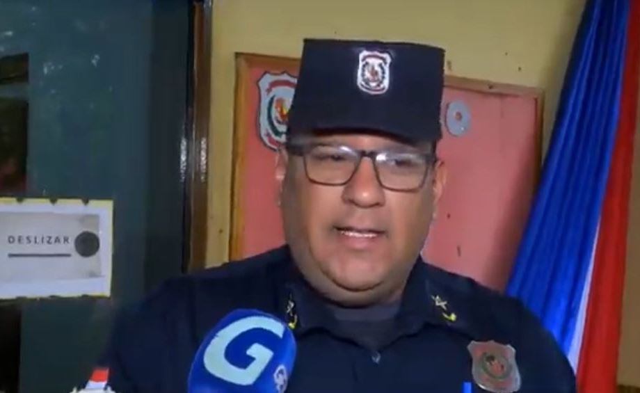 El subjefe de la Comisaría de J. Augusto Saldívar, Gustavo Paiva, mencionó que la madre de los mellizos abandonados debe declarar este miércoles ante el Ministerio Público. Foto: Captura de pantalla.