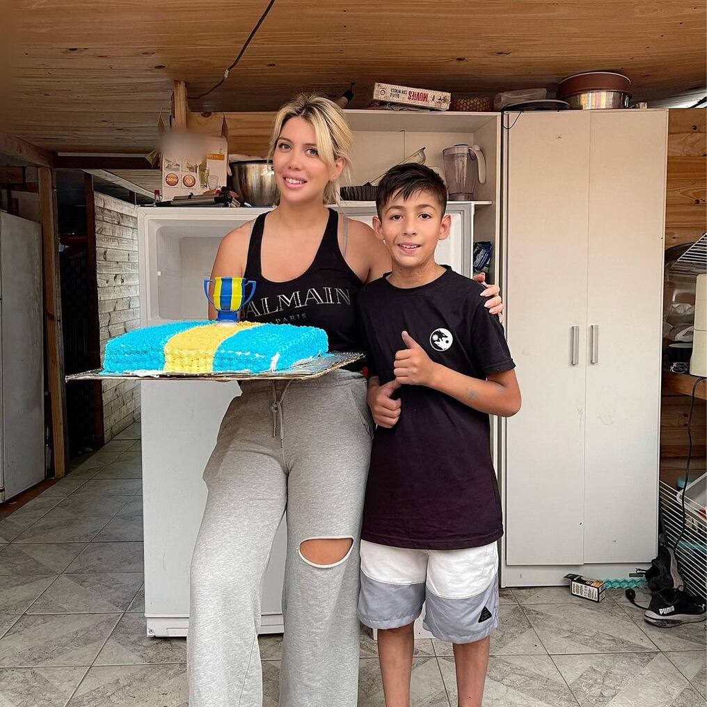 Wanda Nara llegó a la casa de Joaquín para retirar la torta de Coki. Foto:  Gentileza. 