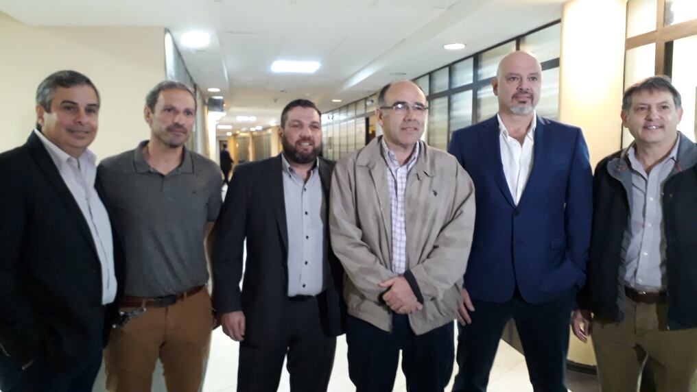 Miembros de Apesa se reunieron en el Congreso de la Nación para conversar con el proyectista, el senador José Ledesma. Foto: Universo 970/Nación Media.