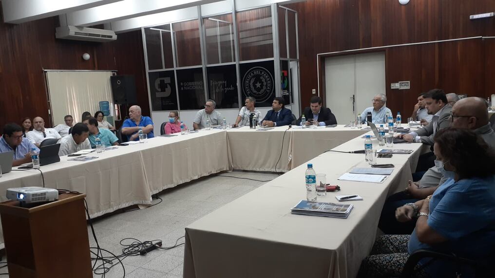En la convocatoria estuvieron presentes autoridades de la institución y gremios del rubro, quienes trataron la implementación del Plan Maestro de Preparación y Respuestas a emergencias zoosanitarias. Foto: Ever Benegas/Nación Media.