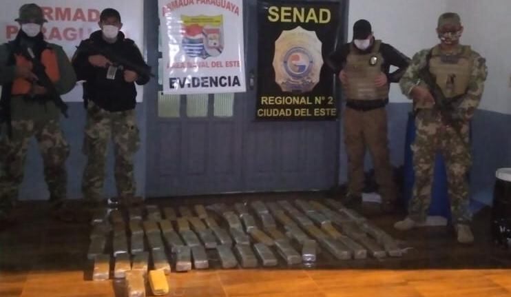 Agentes especiales de la Senad realizaron el operativo a orillas del río Paraná, con acompañamiento fiscal. Foto: Gentileza.