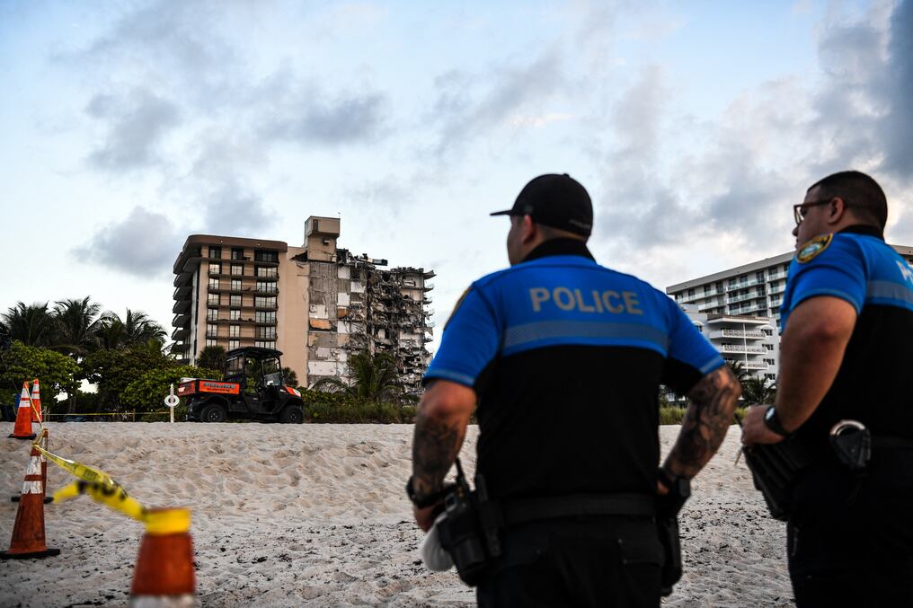 Según se informó, no estaba claro cuántas personas residían en el edificio o quiénes lo ocupaban al momento del siniestro. Foto: AFP.