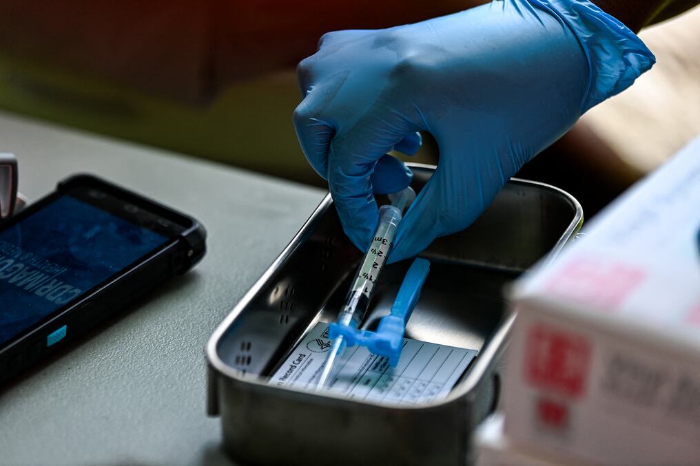 La vacuna Abdala muestra una eficacia del 92,28%, en su esquema de 3 dosis, indicó en un tuit BioCubaFarma. Foto: AFP. (Ilustrativa).