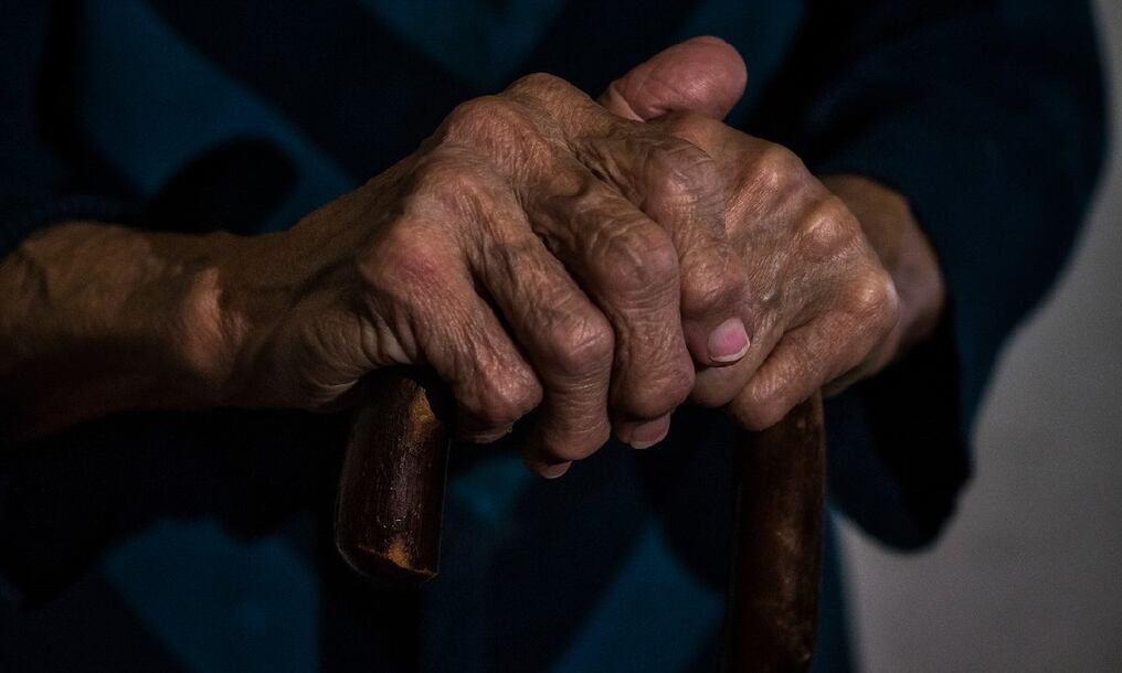 Mañana 15 de junio se recuerda el Día Mundial de la Toma de Conciencia del Abuso y Maltrato en la Vejez, en cuyo marco animan a las personas a denunciar cualquier tipo de violencia hacia los adultos mayores. Foto: Ilustrativa.