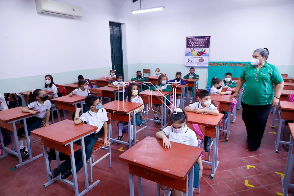 La presidenta de la Federación de Asociaciones de Padres de las Escuelas Públicas del Paraguay, Francisca Monges, mencionó que los niños necesitan de las clases presenciales para mejorar el aprendizaje. Foto: Christian Meza.