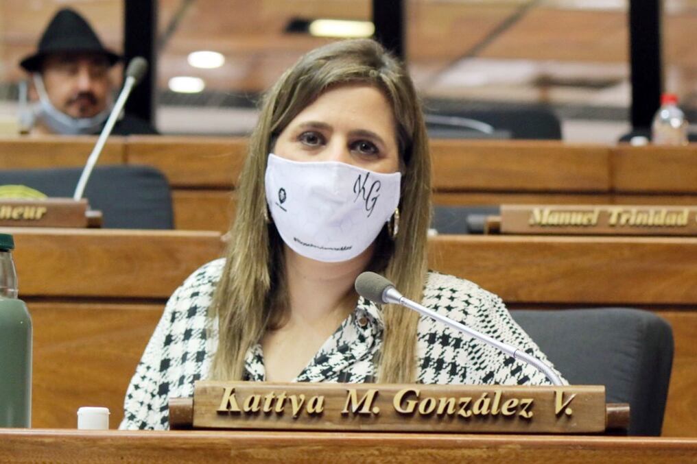 La legisladora de Encuentro Nacional y precandidata presidencial Kattya González cree que Euclides Acevedo sumará otra propuesta dentro de la concertación de la oposición. Foto: Gentileza.