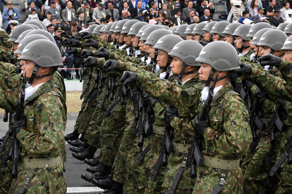 La encuesta recoge que el 87,1% de los encuestados consideran que el primer ministro, Fumio Kishida, no ha explicado adecuadamente el plan de aumento de los impuestos y solo el 7,2% considera suficientes sus explicaciones. Foto: AFP.