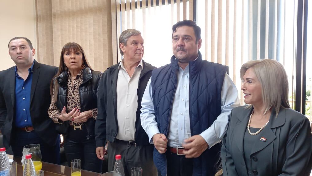 El sector de la oposición, incluyendo a los senadores electos del PLRA, tratarán de reagruparse buscando mayoría en la Cámara Alta en el próximo periodo. Foto: Gentileza