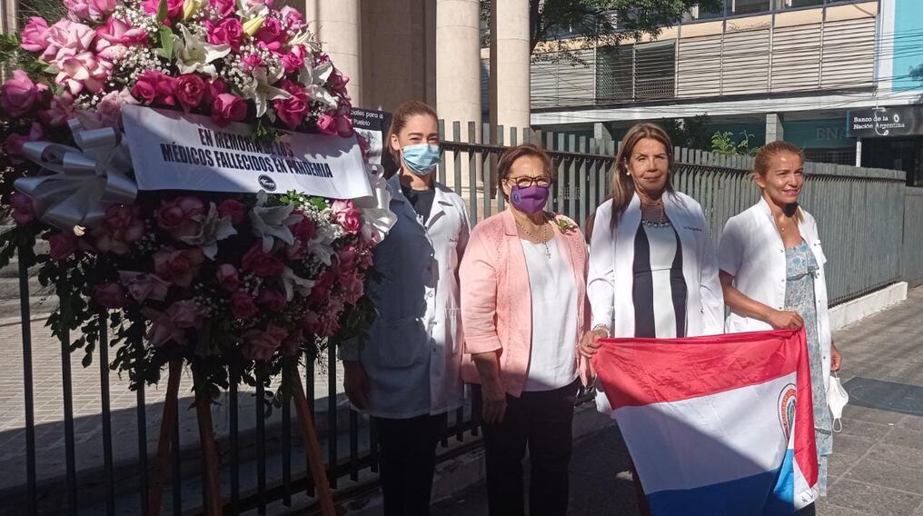 El acto contó con la presencia de representantes de organizaciones que nuclean a médicos del Paraguay. Foto: Gentileza/Radio Nacional del Paraguay.