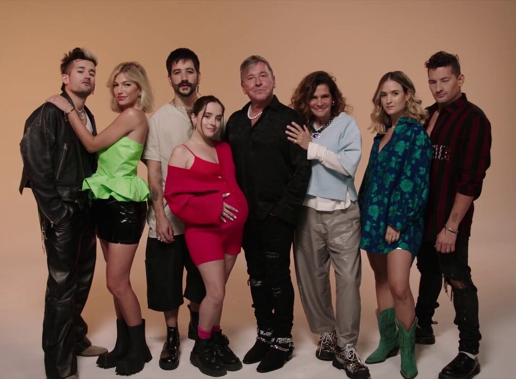 El cantante y su esposa, junto a sus hijos Evaluna, Mau y Ricky, y sus yernos, protagonizan un documental. Foto: Captura de video.