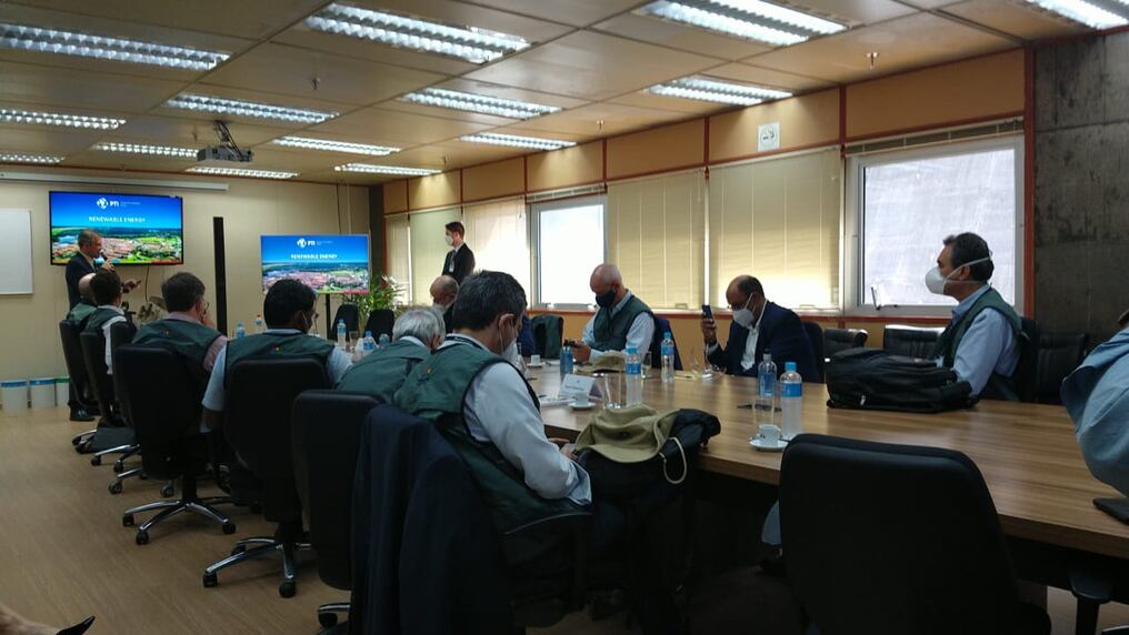 Los embajadores se adentraron a los detalles estratégicos de Brasil respecto a Itaipú. Foto: Gentileza.