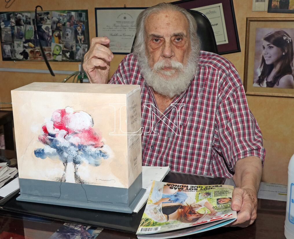 Héroe Insignia fue el galardón recibido por Humberto Rubin para honrar su trayectoria, por ser inspiración y abrir camino a nuevos profesionales del periodismo. Foto: Cristóbal Núñez.