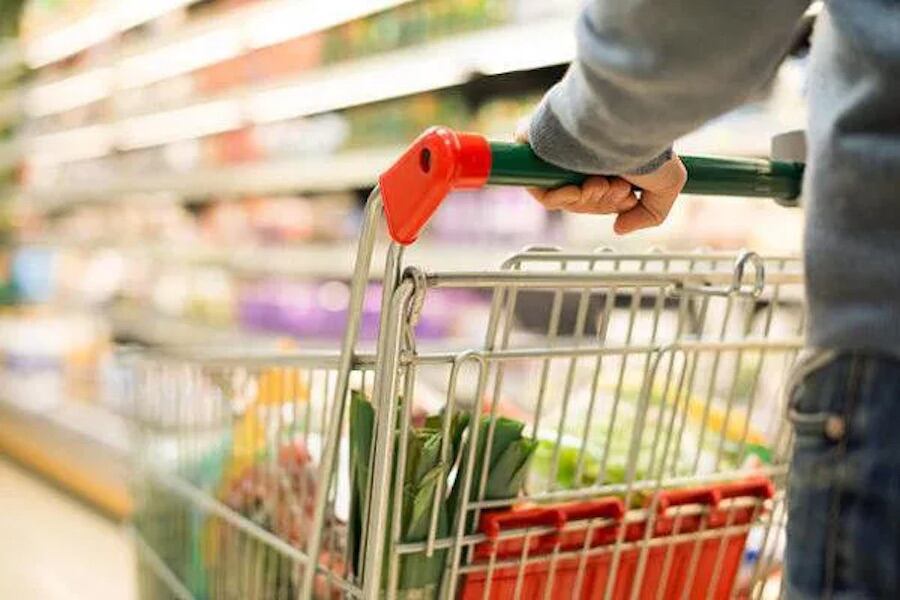 La normativa de deducibilidad del impuesto al valor agregado apunta a alimentos de la canasta básica y otros bienes para trabajadores independientes. Foto: Ilustrativa.