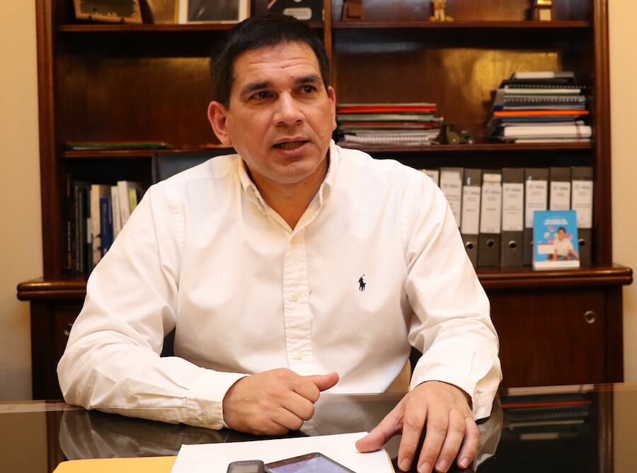 El gobernador de Paraguarí, Juan Carlos Baruja, estima que las obras estarían finalizando dentro de seis meses. Foto: Archivo.