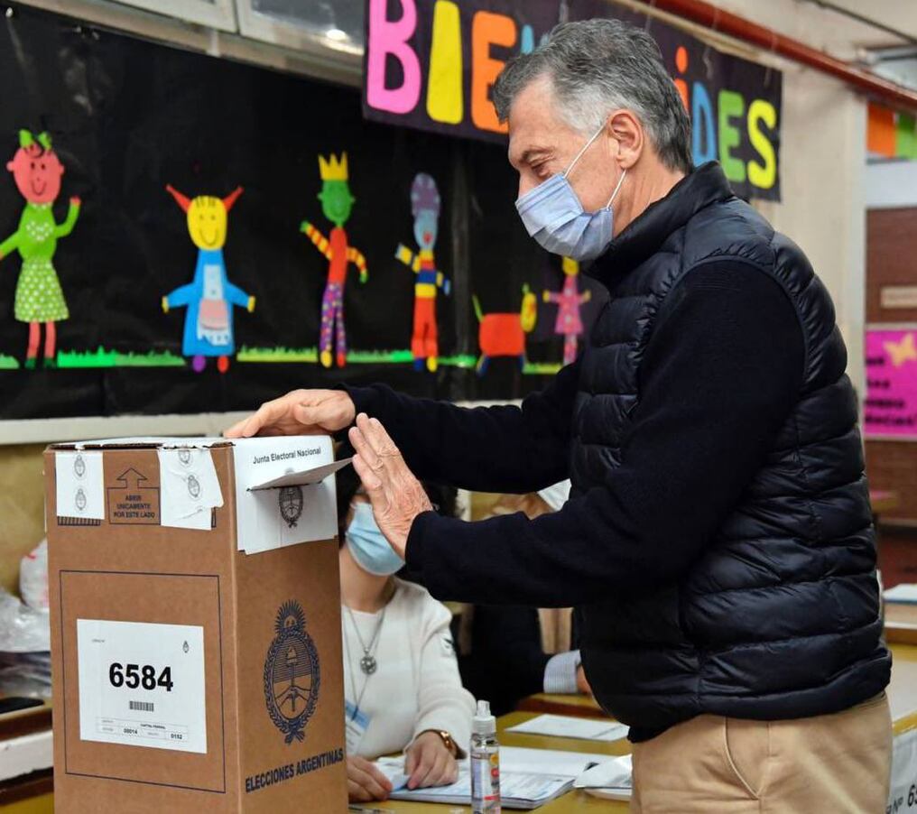El expresidente Mauricio Macri también emitió tempranamente su voto. Foto: Gentileza.