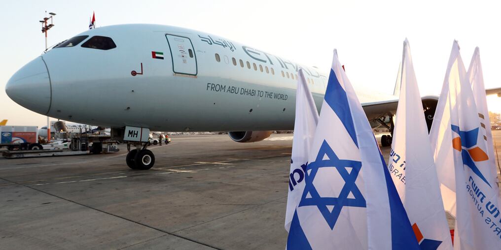 Un avión de la aerolínea emiratí Etihad Airways se convirtió el lunes pasado en el primer vuelo de pasajeros de este país del Golfo que aterriza en Israel. Foto: Gentileza.