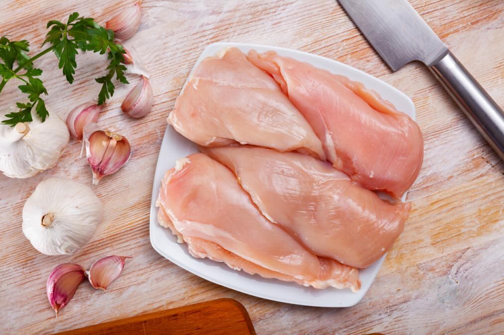Una buena cocción de pollo elimina las bacterias, pero puede no ser suficiente. Foto: Ilustrativa
