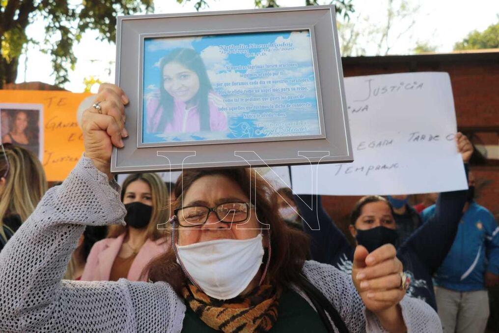 Sus familiares aseguran que ni un cajón de oro o todo el dinero del mundo podrá reparar la terrible pérdida. Foto: Eduardo Velázquez