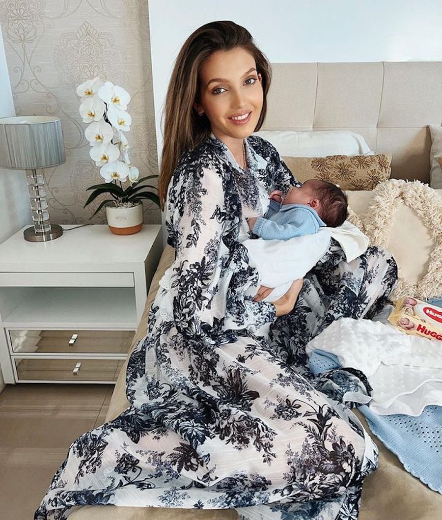 La bella artista y su esposo, Ricky Guerreros, recibieron a Santi el 24
de febrero de este año.