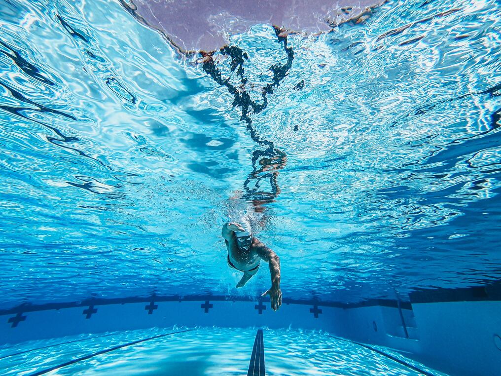 Ejercicios para realizar en una piscina y sus beneficios