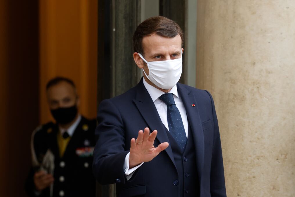 "Pasaremos de 60 millones a 120 millones de dosis donadas", dijo el presidente Emmanuel Macron. Foto: AFP.