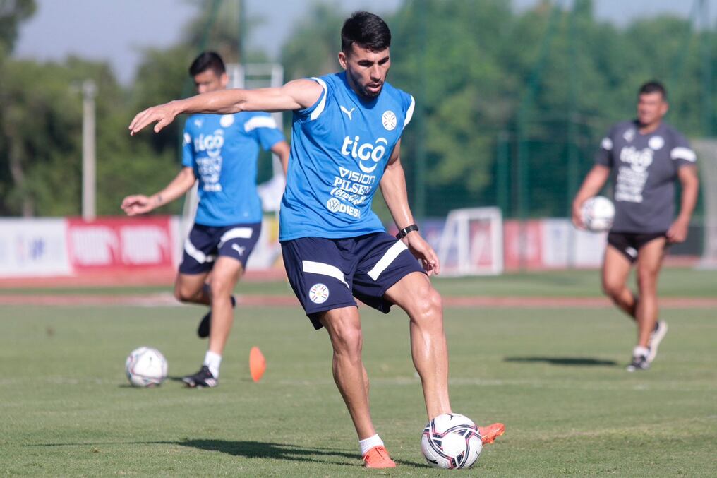 Júnior Alonso es uno de los buenos defensores que tiene la Albirroja. (foto: @SELECCIÓN PARAGUAYA)