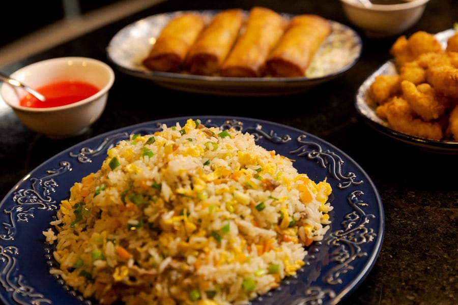 Arroz frito que podés elegir con pollo, carne, mixto, con camarones o kimchi.