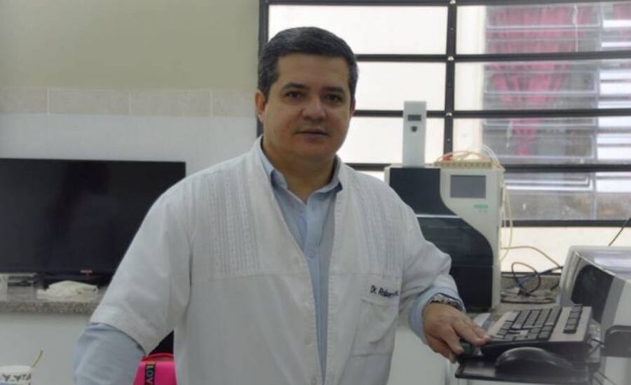 El titular de la XVIII Región Sanitaria-Capital, doctor Robert Núñez, exhortó a la población a disminuir la interacción social a niveles mínimos. Foto: Archivo. 