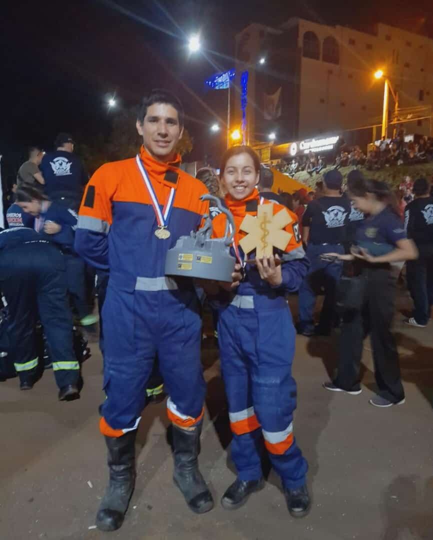 Se consagraron campeones Fernando Vargas y Carolina Ayala, quienes viajarán a España para representar a Paraguay. Foto: Gentileza.