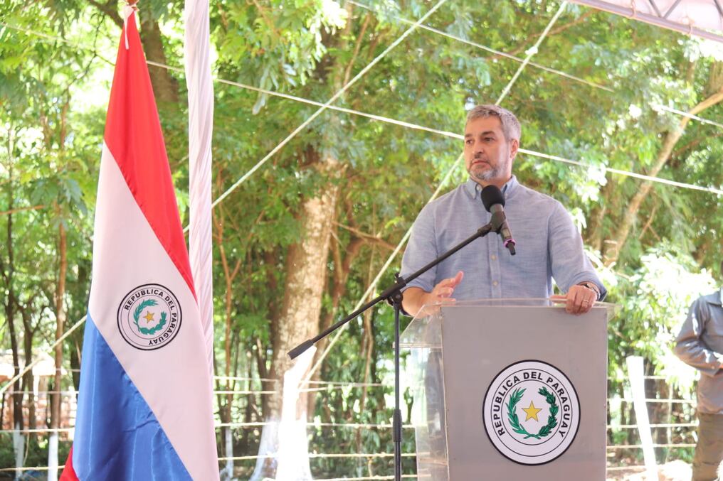 El mandatario incluyó este lunes en su jornada de gobierno un recorrido por la ciudad de Domingo Martínez de Irala y la zona de Yguazú, ambos en el departamento de Alto Paraná. Foto: Gentileza.