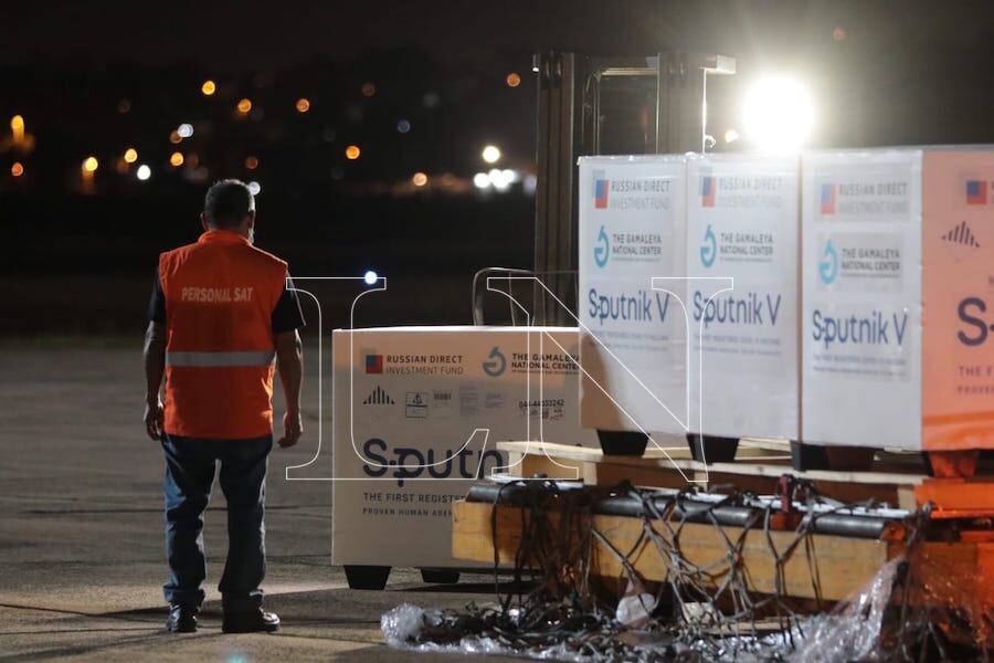 La Dinavisa confirmó que las 105.000 dosis del lote de la vacuna Sputnik V, no corresponden al laboratorio cuestionado por la OMS, ni mucho menos producido por el mismo. Foto: Eduardo Velázquez.