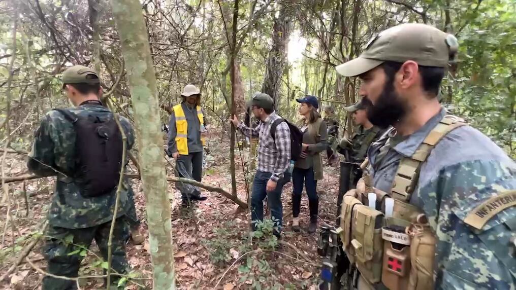Los integrantes de la comitiva recorrieron íntegramente el trazado realizado por los secuestradores, levantaron evidencias y marcaron con GPS los lugares. Foto: Gentileza familia Denis.