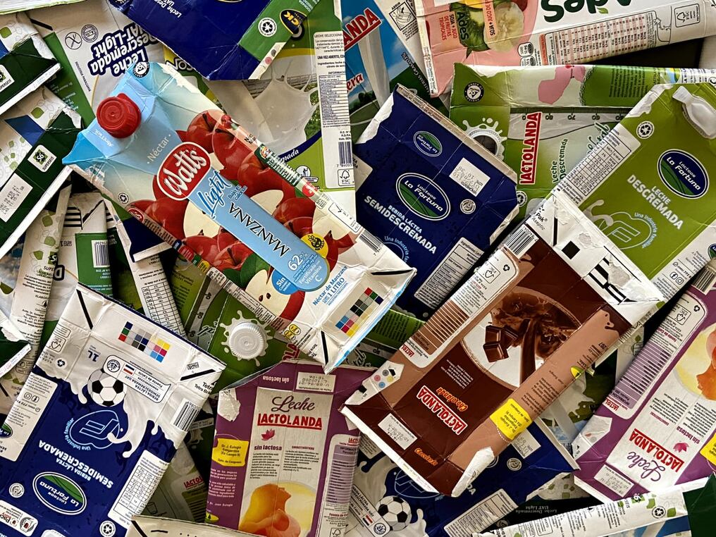 La empresa alienta a los consumidores a juntar sus envases de cartón y llevarlos limpios, secos y aplastados a los puntos de reciclaje. Foto: Gentileza.