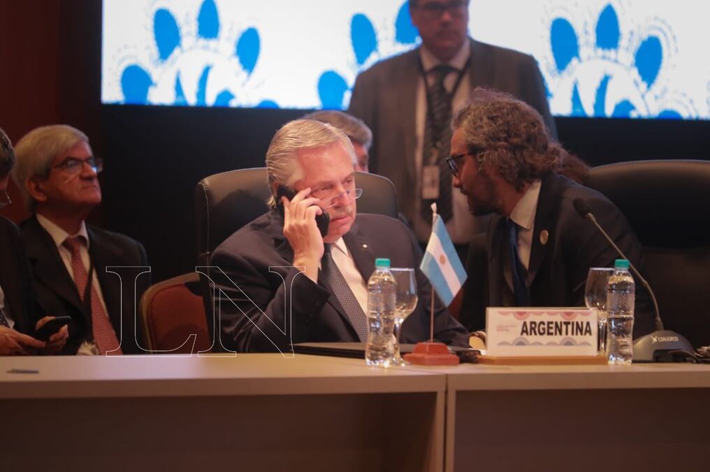 Fernández “se ha realizado controles endoscópicos en el día de la fecha, no encontrándose lesiones con sangrado activo”, indicó la Unidad Médica Presidencial en un comunicado. Foto: Archivo.