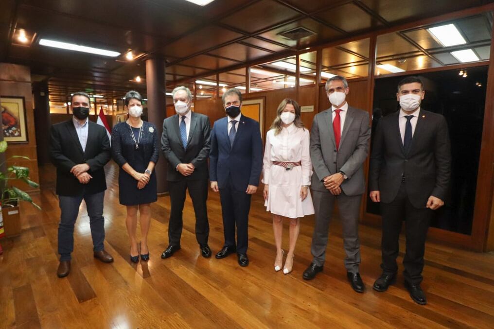 De la reunión participaron el viceministro de mipymes, Isaac Godoy; la directora Rediex, Estefanía Laterza; la coordinadora del Programa Mipyme Compite de la UE, Palmira López-Fresno; y el director general de Gabinete Técnico, Máximo Barreto. Foto: Gentileza.