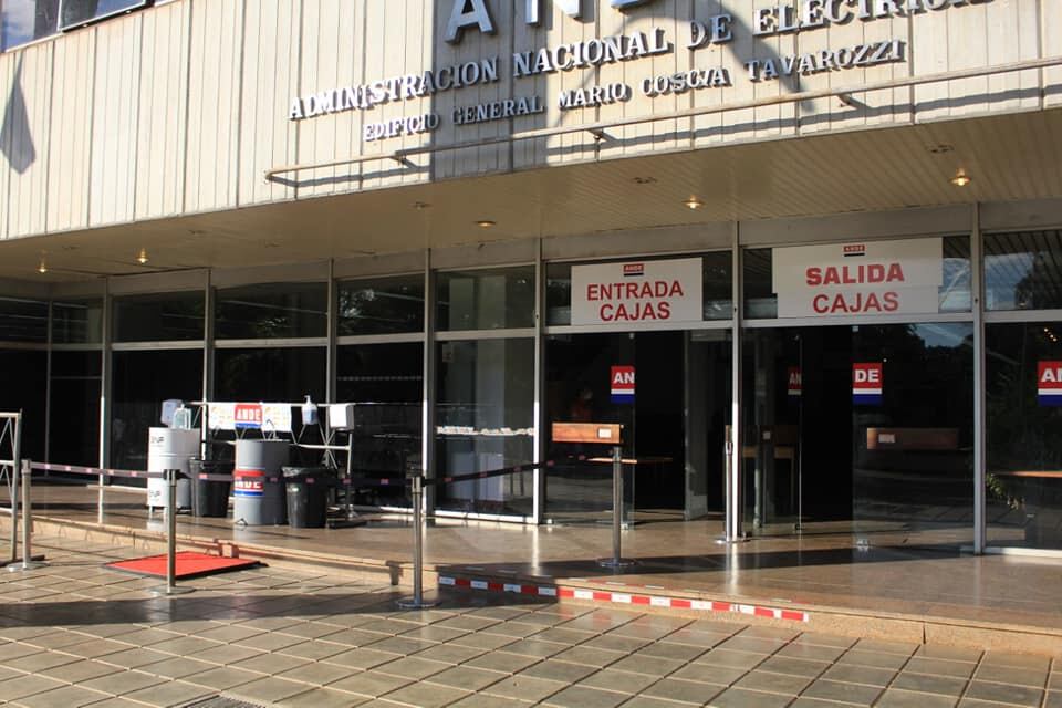 Los integrantes del Sitrande alegan que la sobrefacturación es del 100% en la licitación para compra de postes. Foto: Gentileza.
