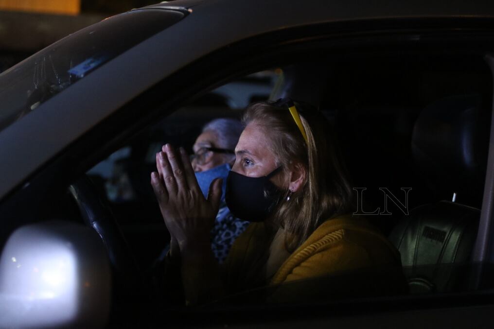 Con el modo COVID-19 de vivir los católicos marcaron presencia, pero poniendo en práctica todas las medidas sanitarias. Foto: Fernando Riveros.