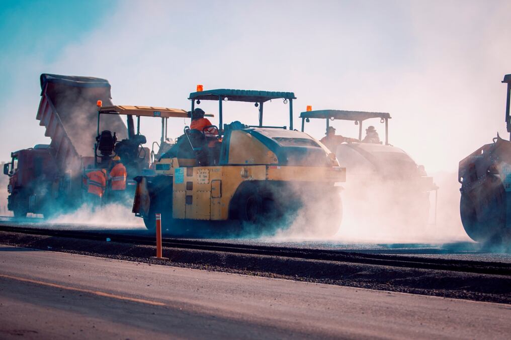 Las obras de habilitación se dividen en tres lotes y consisten en la construcción de un nuevo camino de concreto asfáltico con base granular y subbase de suelo cemento y de suelo mejorado. Foto: Gentileza.