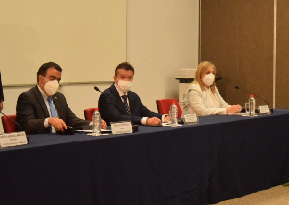 Los primeros en ser entrevistados fueron los ministros de Hacienda y Seprelad. Foto: Gentileza.