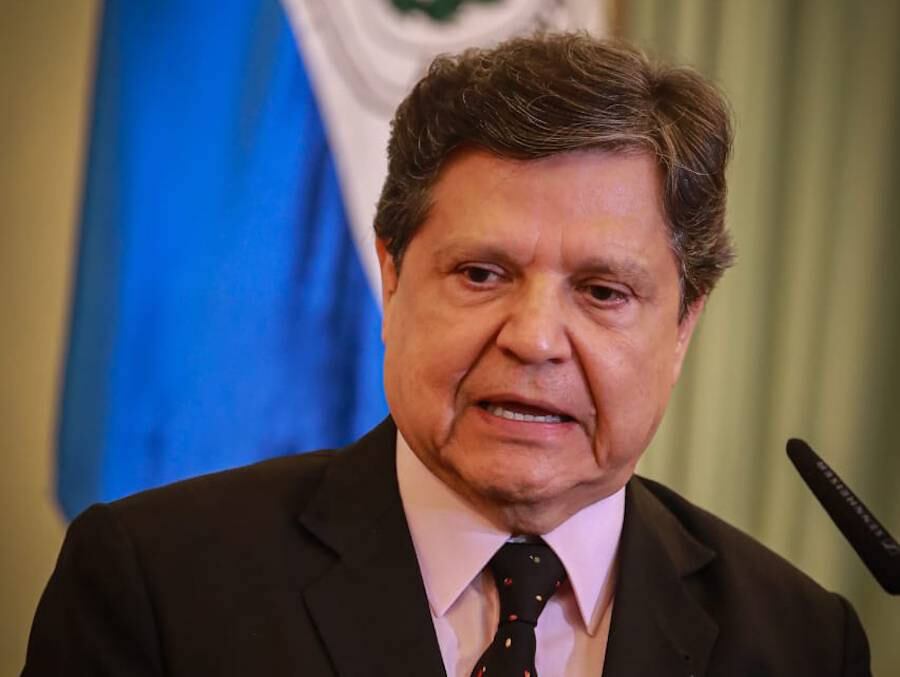 El exministro del actual Gobierno y precandidato a la Presidencia de la República no estuvo presente durante el acto de la firma del acuerdo definitivo de la concertación. Foto: Archivo.