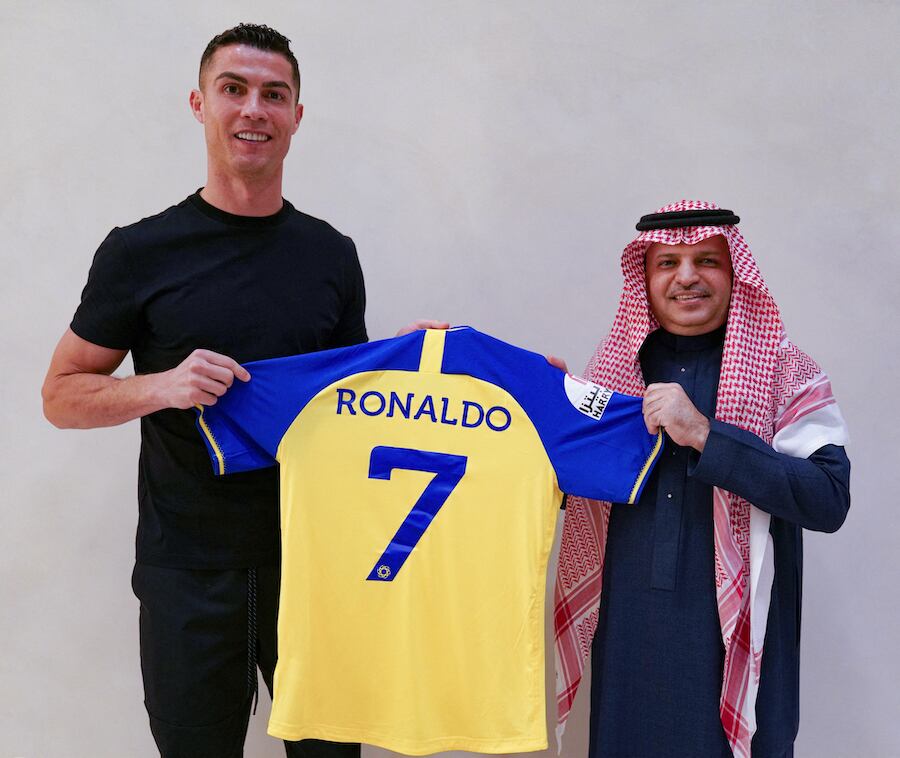 Cristiano Ronaldo con la 7 del Al-Nassr. El jueves será presentado ante los fans.FOTO:APF