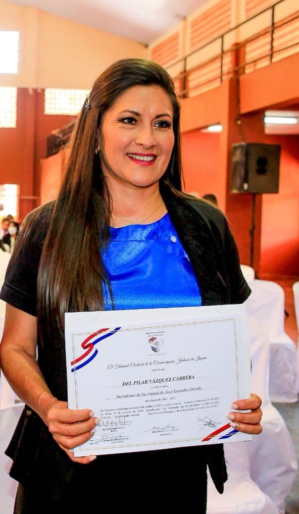La intendenta de José Leandro Oviedo, Del Pilar Vázquez, destacó que será su tercer mandato y que desde que se inició en la política trabajó en ganar espacios para la mujer en el distrito. Foto: Gentileza. 