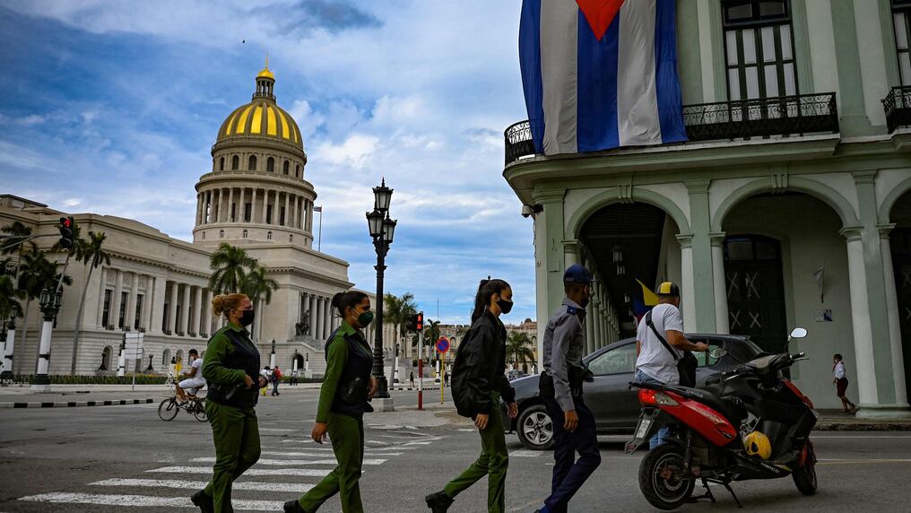 El gobierno cubano logró desactivar la manifestación prevista para este lunes pasado, con una fuerte presencia policial en calles de La Habana. Foto: AFP.
