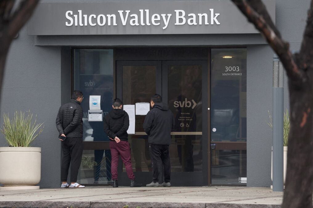 El banco estadounidense es una institución muy ligada al ramo de la tecnología golpeada por el decaimiento de ese sector. Foto: AFP.