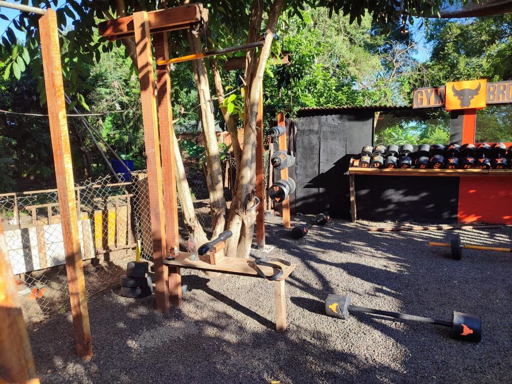 Las pesas están elaboradas de cementos y varillas. Foto: Gentileza. 